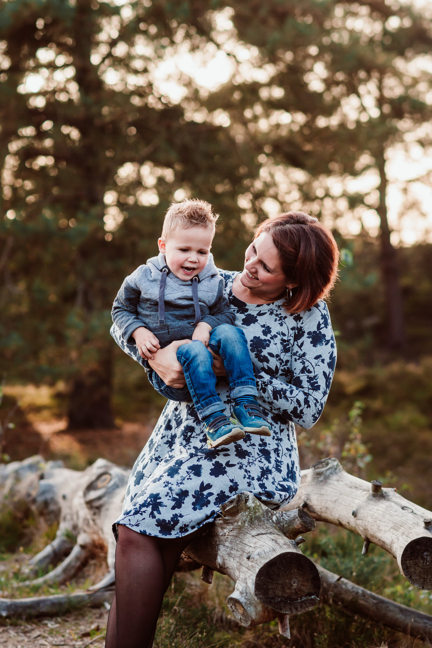 Mutter mit Kind in der Natur | Familienfotografie Aachen