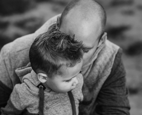 Papa mit Sohn | Familienfotos in der Natur | Familienfotografie Aachen