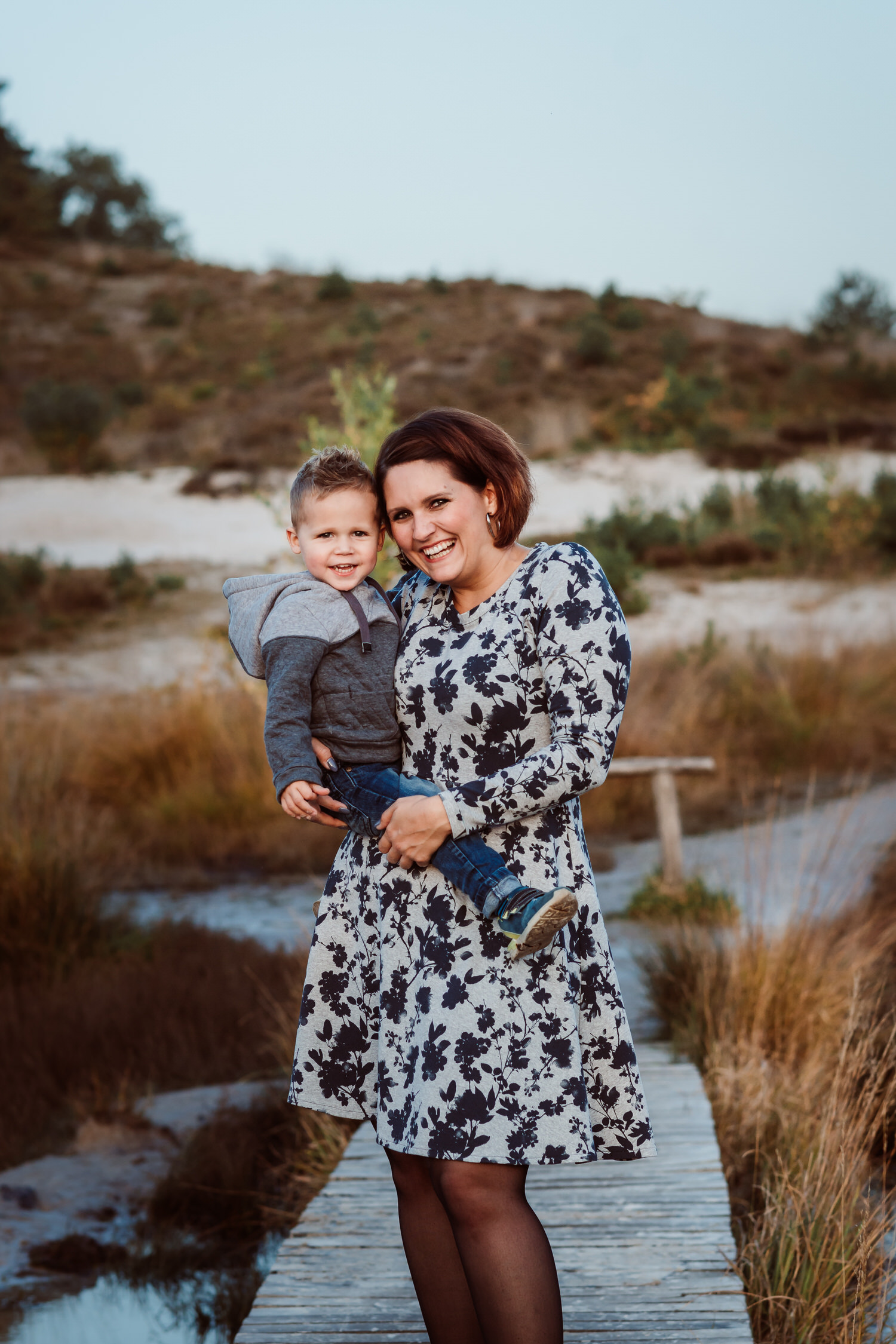 Mama mit Sohn | Familienbilder im Abendlicht | Familienfotografie Aachen