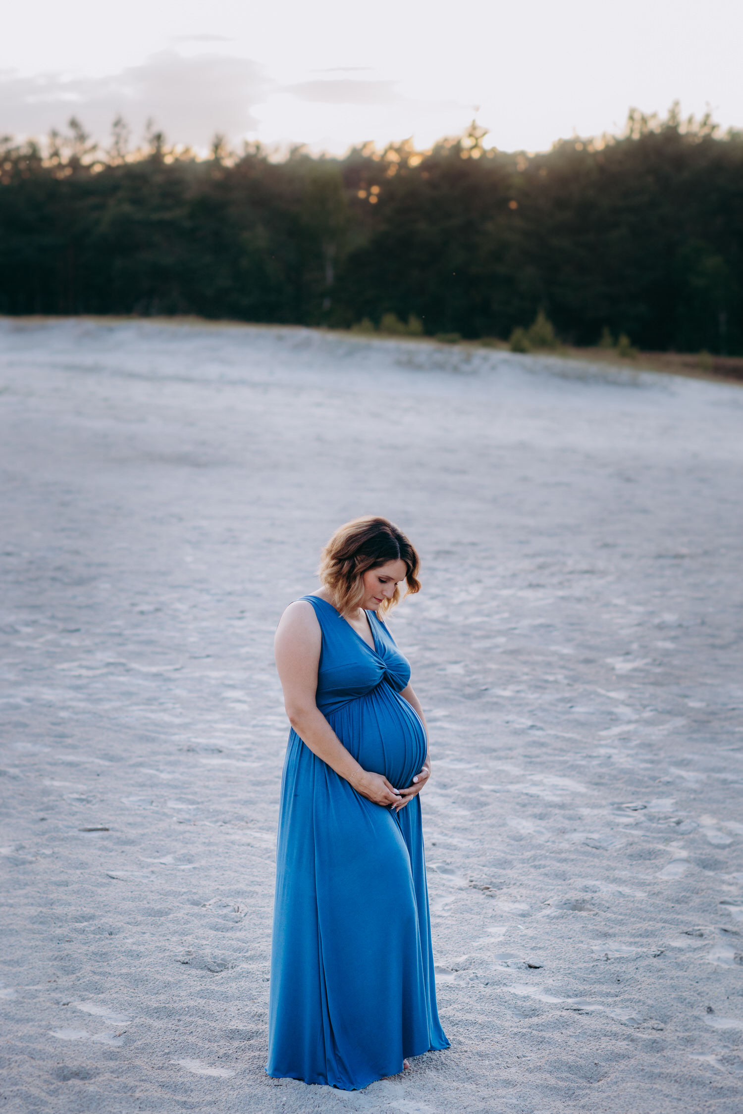 Schwangerschaftsbilder im wunderschönen Abendlicht
